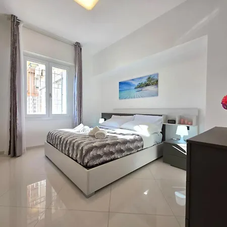 200m Al Mare, Bilocale Con Posto Auto Privato In Zona Porto Apartament