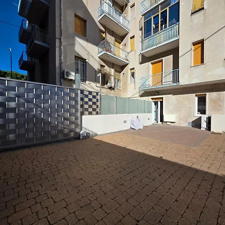 200m Al Mare, Bilocale Con Posto Auto Privato In Zona Porto דירה *