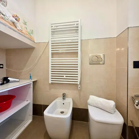 200m Al Mare, Bilocale Con Posto Auto Privato In Zona Porto * Loano
