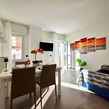 200m Al Mare, Bilocale Con Posto Auto Privato In Zona Porto Apartment Loano