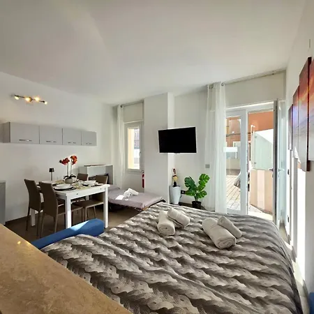 200m Al Mare, Bilocale Con Posto Auto Privato In Zona Porto Apartment Loano
