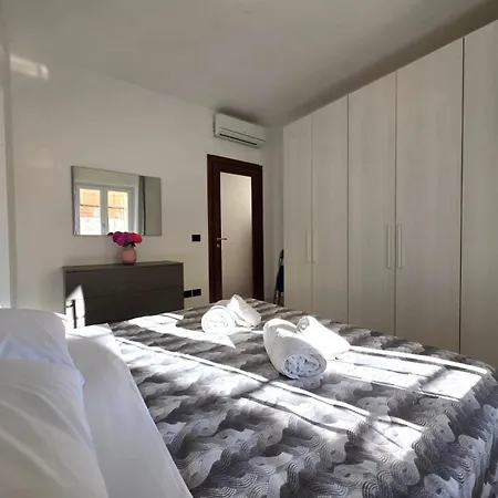 200m Al Mare, Bilocale Con Posto Auto Privato In Zona Porto Apartment Loano