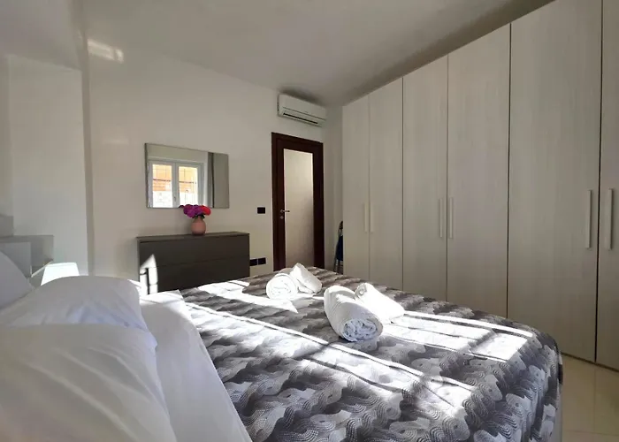 200m Al Mare, Bilocale Con Posto Auto Privato In Zona Porto דירה לואנו