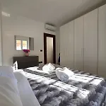 200m Al Mare, Bilocale Con Posto Auto Privato In Zona Porto Apartment Loano