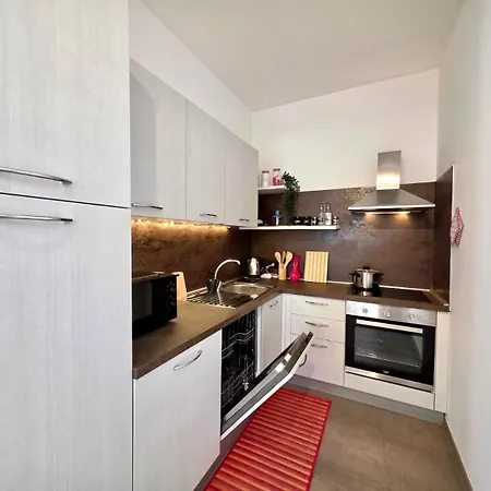 200m Al Mare, Bilocale Con Posto Auto Privato In Zona Porto דירה לואנו