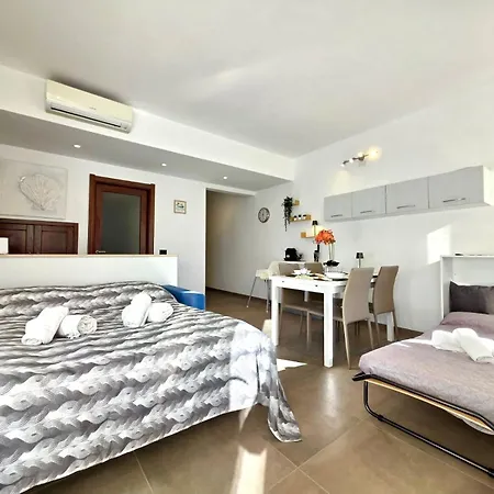 200m Al Mare, Bilocale Con Posto Auto Privato In Zona Porto דירה לואנו