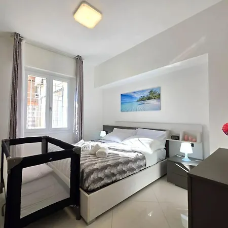 200m Al Mare, Bilocale Con Posto Auto Privato In Zona Porto דירה