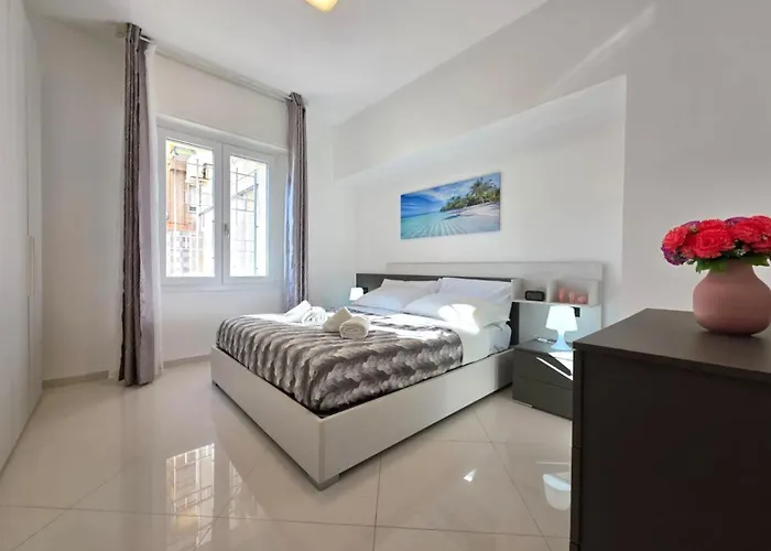 200m Al Mare, Bilocale Con Posto Auto Privato In Zona Porto Lägenhet