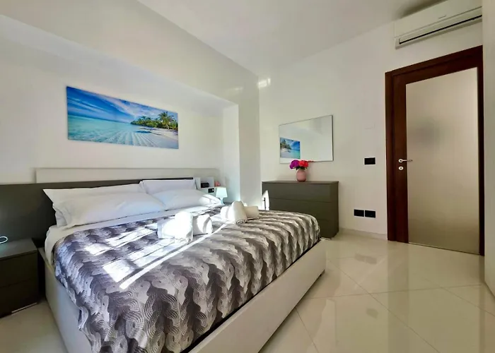 200m Al Mare, Bilocale Con Posto Auto Privato In Zona Porto *